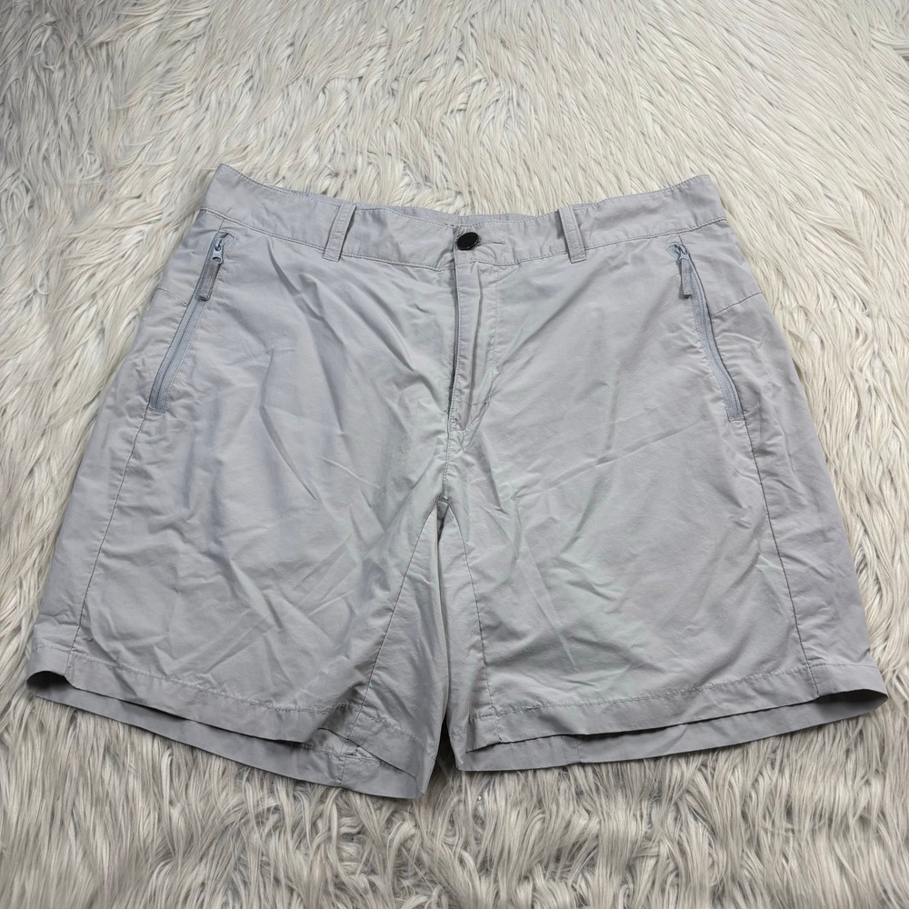 Mountain Hardwear Men's 34 Light Gray Nylon Shorts Hiking Camping Gorpcore